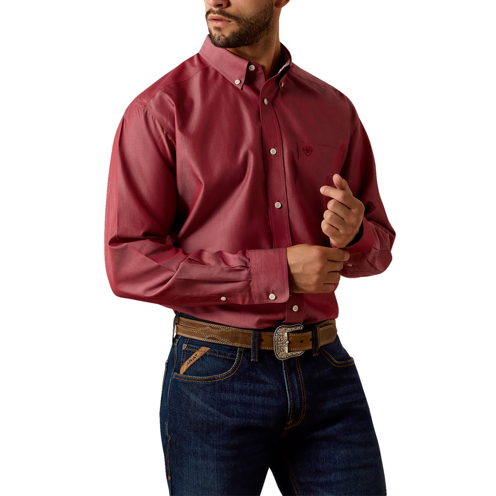 Ariat Apparel MENS WRINKLE FREE BUTTON DOWN SHIRT IN SOLID PINPOINT OXFORD SHIRT IN RHUBARB